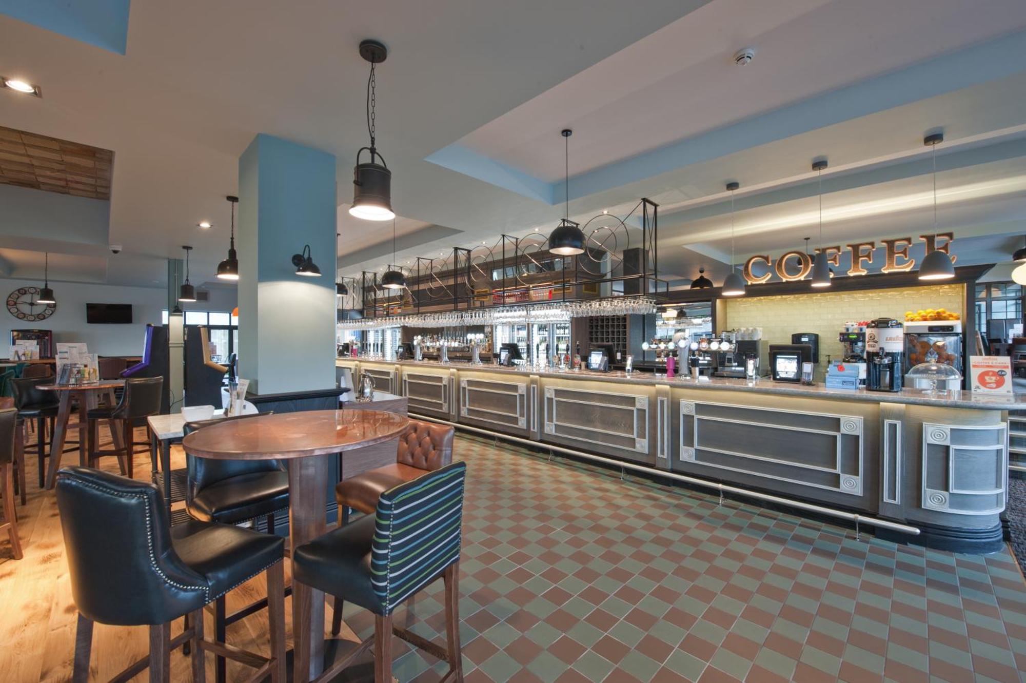 The Saxon Crown Wetherspoon コービー エクステリア 写真